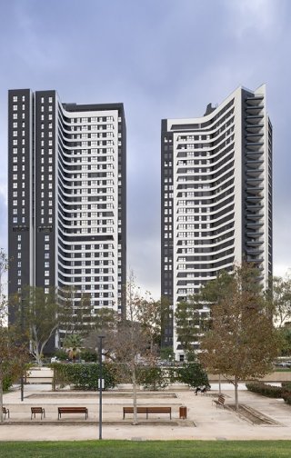 Torres Martiricos AQ Urban Sky